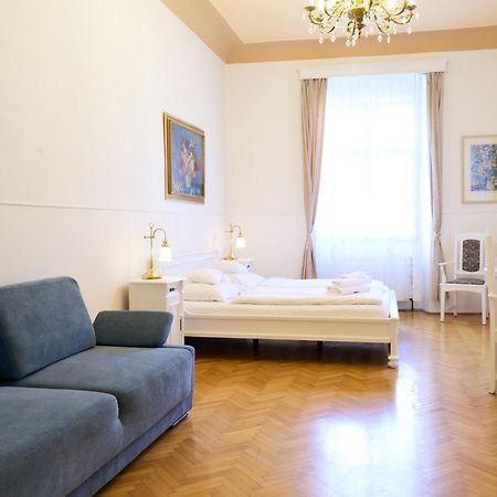 Hotel U Zlateho Jelena Prague Luaran gambar