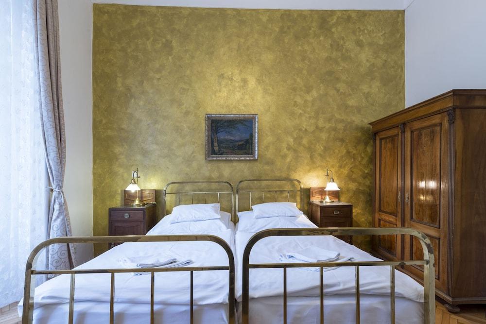 Hotel U Zlateho Jelena Prague Luaran gambar