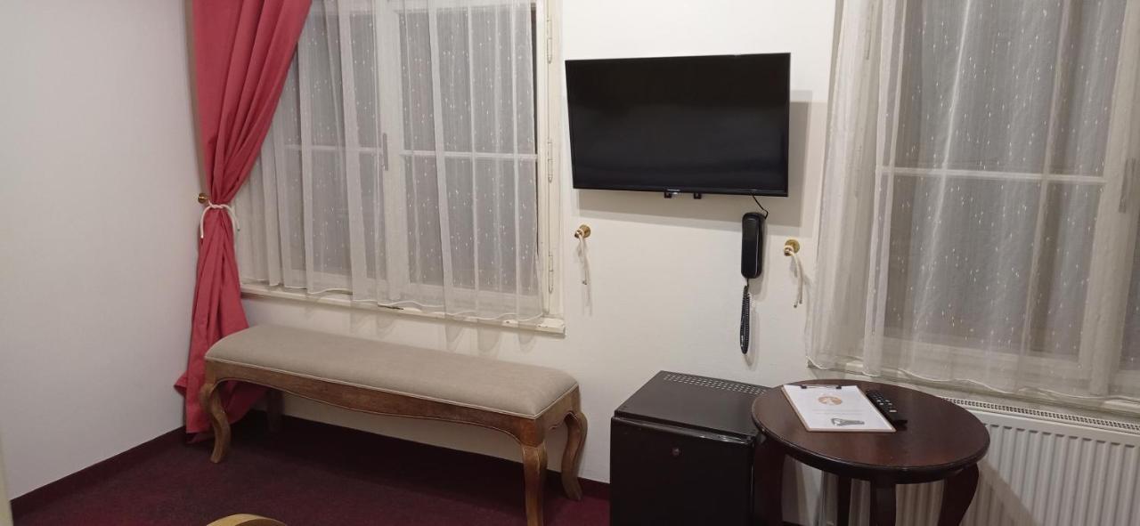 Hotel U Zlateho Jelena Prague Luaran gambar