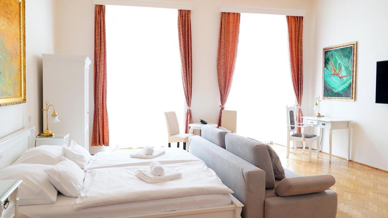 Hotel U Zlateho Jelena Prague Luaran gambar