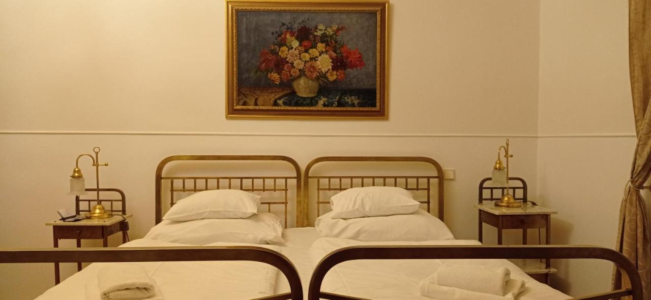 Hotel U Zlateho Jelena Prague Luaran gambar