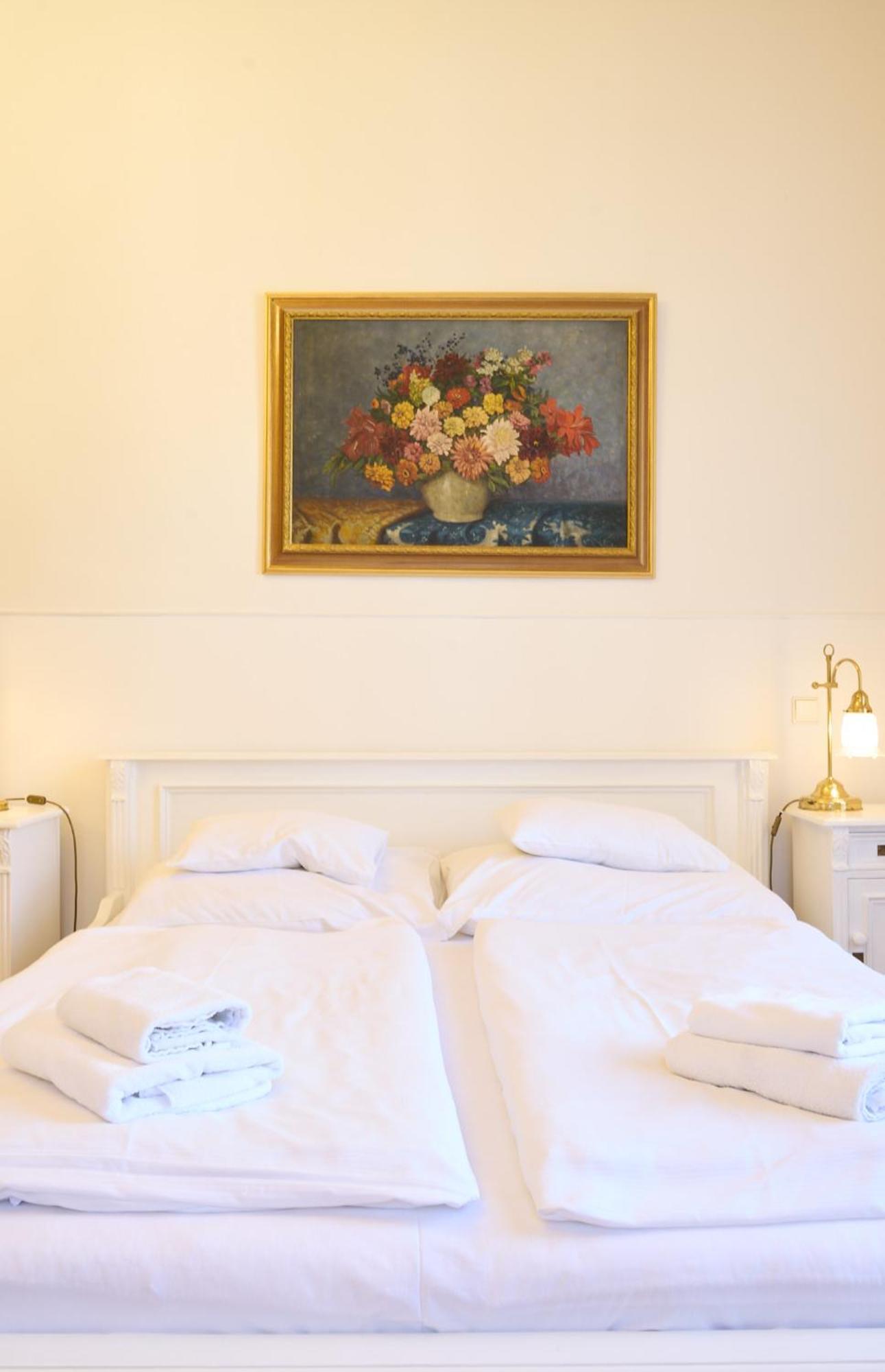 Hotel U Zlateho Jelena Prague Luaran gambar