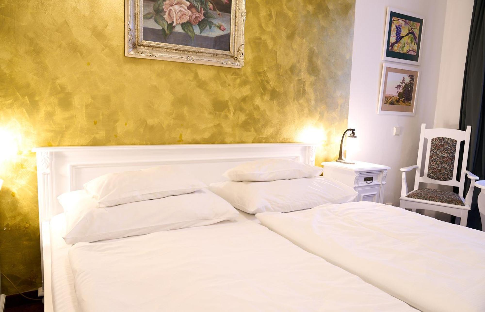 Hotel U Zlateho Jelena Prague Luaran gambar