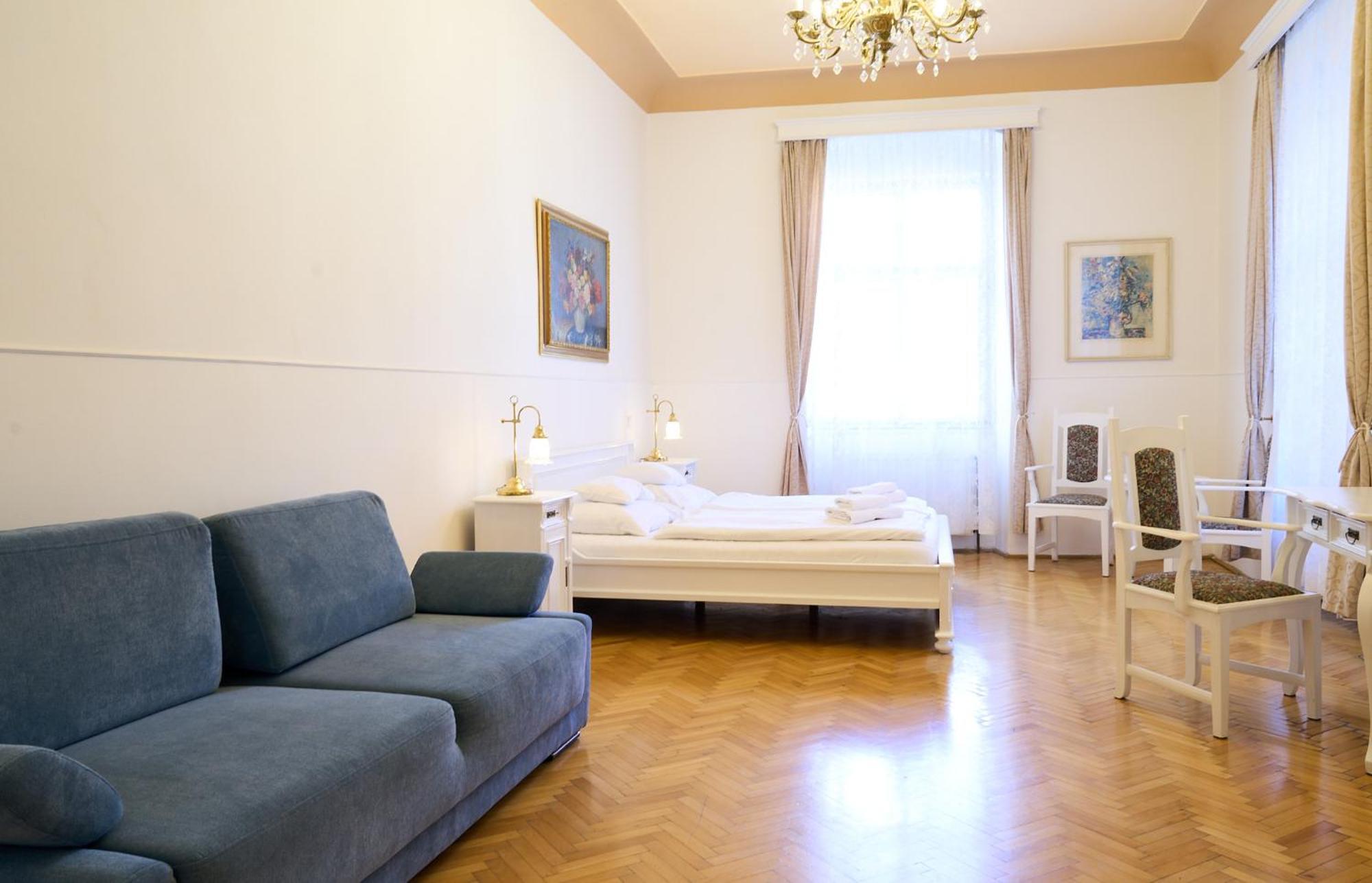 Hotel U Zlateho Jelena Prague Luaran gambar