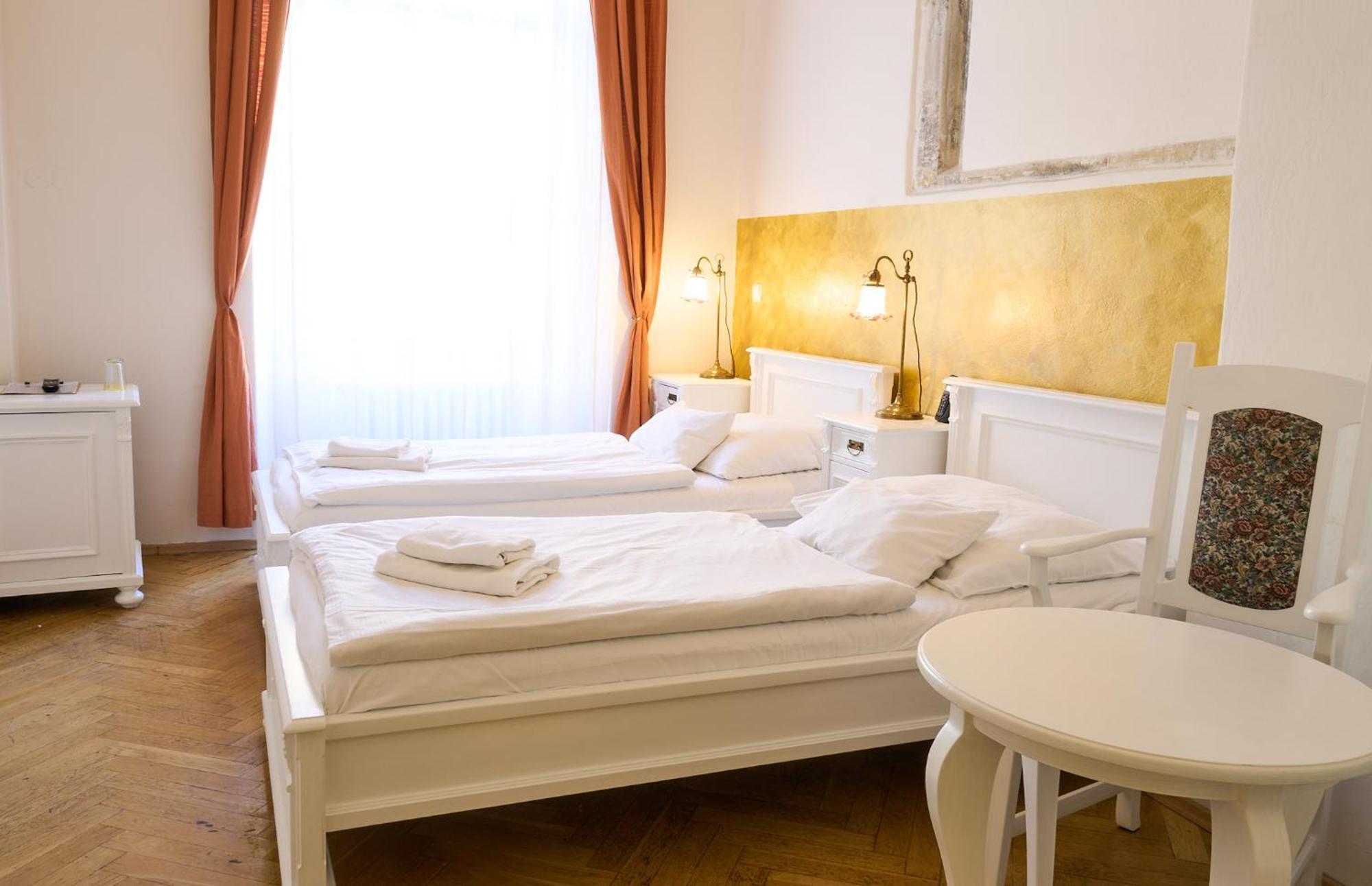 Hotel U Zlateho Jelena Prague Luaran gambar