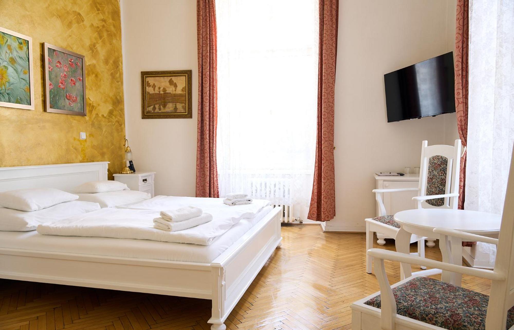 Hotel U Zlateho Jelena Prague Luaran gambar