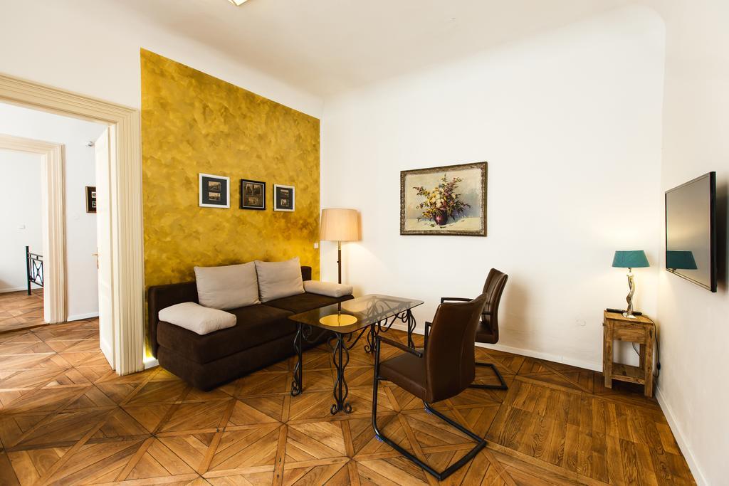 Hotel U Zlateho Jelena Prague Luaran gambar