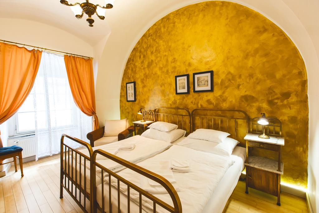 Hotel U Zlateho Jelena Prague Luaran gambar