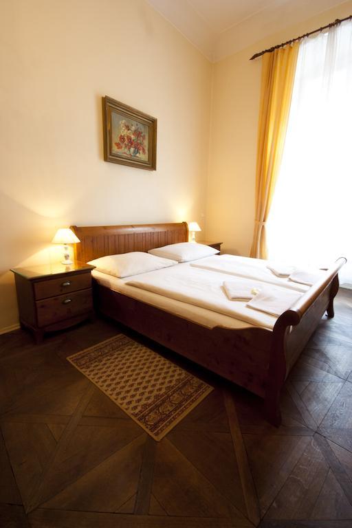 Hotel U Zlateho Jelena Prague Bilik gambar