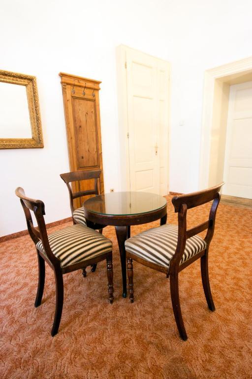 Hotel U Zlateho Jelena Prague Luaran gambar